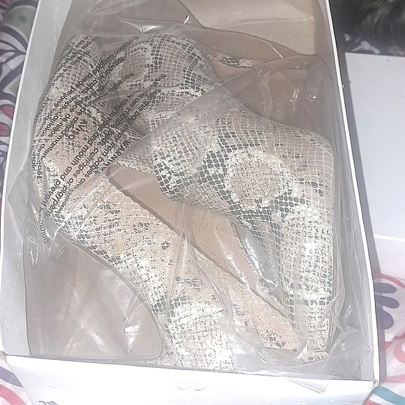 NWT LUCCA LANE SHOE/BOOTIE - Picture 5 of 6